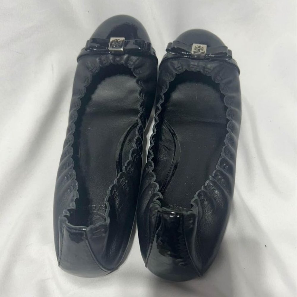 TORY BURCH leather flats with silver details. Size 10. Excellent condition.